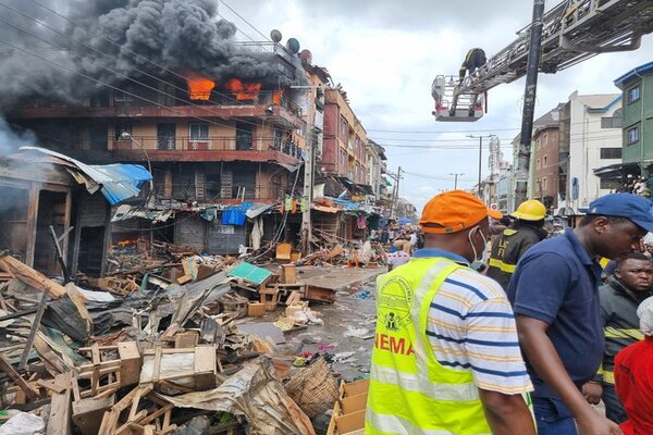 Nigeria - Fire Engulfs Dosunmu Market in Lagos: Video Shows Intense ...