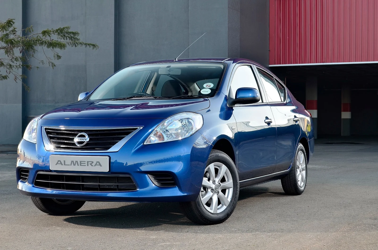 2014-Nissan-Almera-sedan-3-in4ride.net.webp