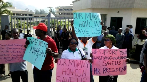 Judiciary-workers-protest-11-03-13.jpg