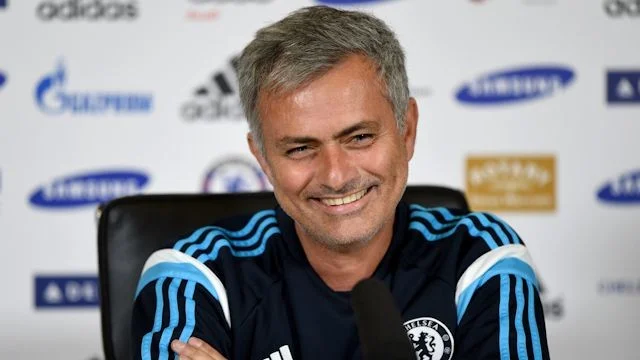 Mou live-press-conference.jpg