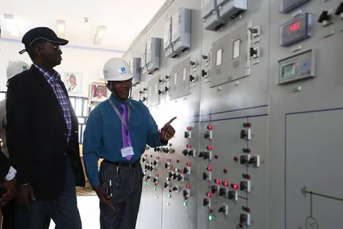 Sahara-Reporters-Babatunde Fashola.jpg