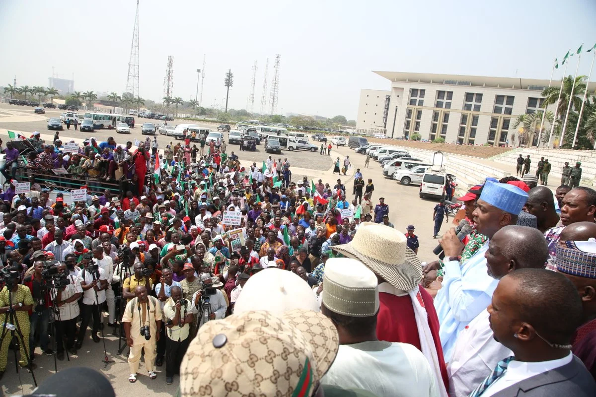 saraki Labour 1.jpg