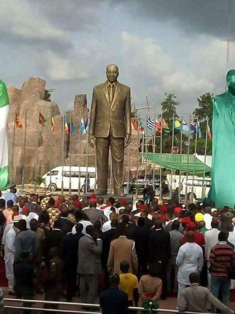 Jacob-Zuma-Statue-Imo-State.jpg