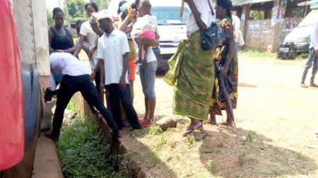 Anambra Decides: Parties Secretly Distribute N2,000, Food, Slippers to Woo Voters [PHOTOS]