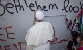 pope praying.jpg