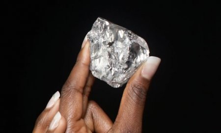 Lesotho Discovers 910 Carat Diamond 