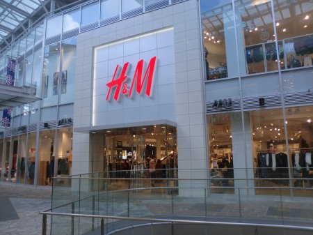 H&M_Store.JPG