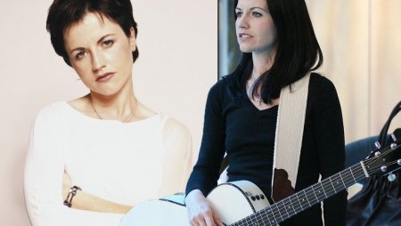 cranberries-singer-tragic-past-pp.jpg