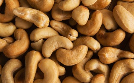 cashews-768x480.jpg