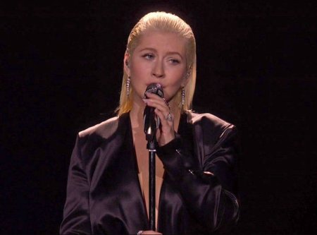 rs_1024x759-171119181455-1024.christina-aguilera-american-music-awards-2017.ct.111917.jpg