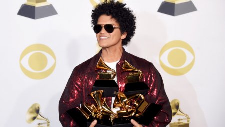 Bruno-Mars-at-Grammys-1062x598.jpg