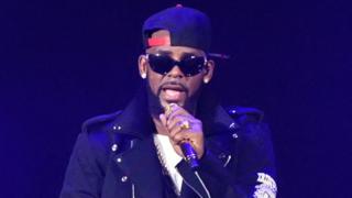 r kelly.jpg