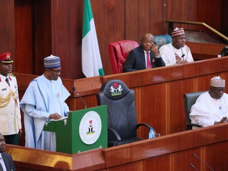 BUHARI-PRESENTS-2018-BUDGET.jpg