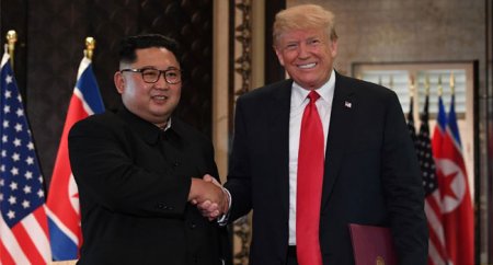 Trum-and-Kim-in-handshake.jpg