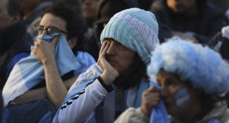 Sad-Argentina-Fans.jpg