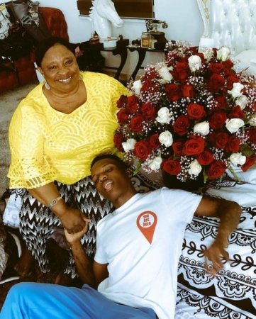 Tori-nEWS-Wizkid and his mother.JPG