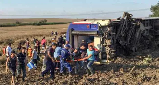 Turkey-Train-Derails.webp