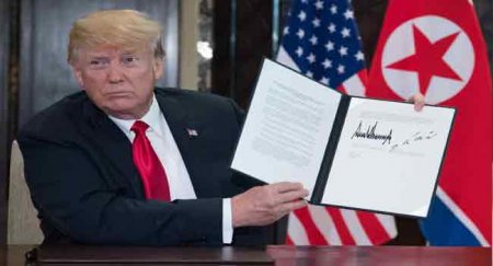 Trump-Kim-Sign-Joint-Document.jpg