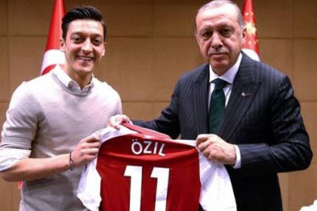 ozil and erdogan.JPG