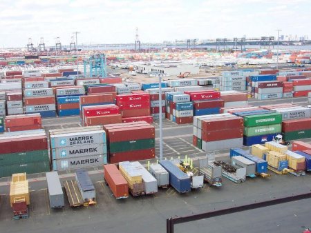 Containers-in-the-Port.jpg