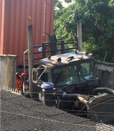 trailer-loses-control-crashes-into-compound-in-lagos-photos.jpg