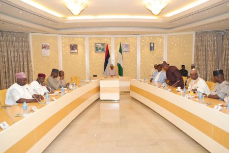 President Muhammadu Buhari in a meeting with APC Governors.jpg
