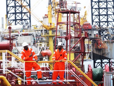 Workers-on-an-oil-rig.jpg