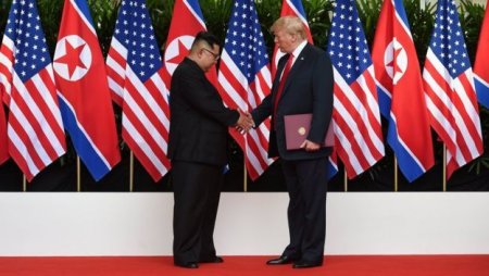 Trump-Kim-handshake.jpg
