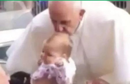 pope kiss little girl.JPG