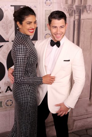 Nick-Jonas-and-Priyanka-Chopra.jpg