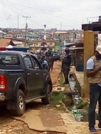 Premium Times Nigeria-Road leading to polling Unit.jpg