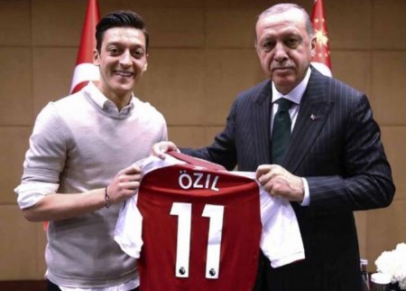 Recep Erdogan and Ozil.jpg