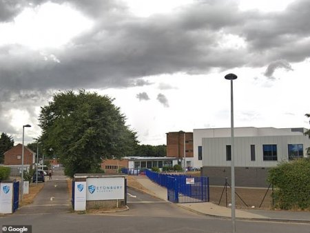 Etonbury Academy in Arlesey, Bedfordshire.jpg