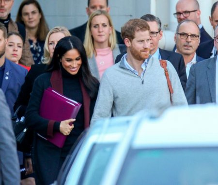 1_NO-MAIL-ONLINE-Prince-Harry-and-Meghan-Markle-The-Duke-and-Duchess-of-Sussex-arrive-at-Sydne...jpg