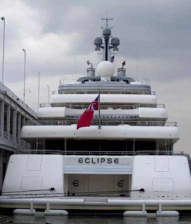 Roman Abramovich's Luxurious Private Yacht.jpg