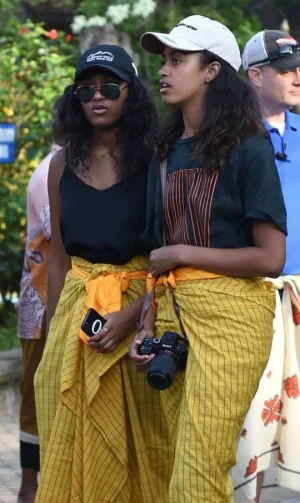 Sasha and Malia.webp Sasha and Malia.webp
