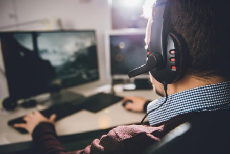 man-playing-games-on-a-computer.jpg