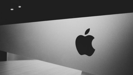 apple-art-black-and-white.jpg