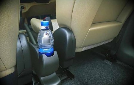 Plastic-water-bottle-in-car-678x431.jpg
