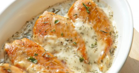 Cheesy-Chicken-Breasts-With-Cheese-Sauce-Photo-12-Tomatoes.jpg