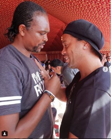 Kanu and Ronaldinho.JPG