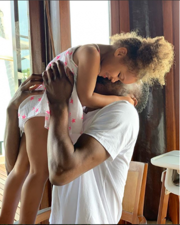 Mikel Obi and his daughter.PNG