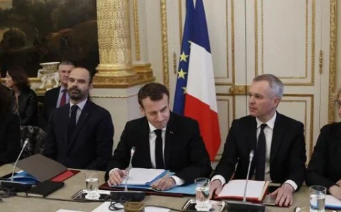 macron.webp macron.webp