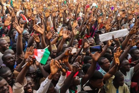 Massive crowd at Atiku’s campaign in Niger.jpg