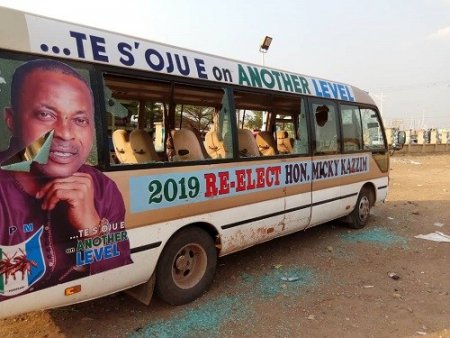 vehicles destroyed as APC, APM supporters clash in Ogun.jpg