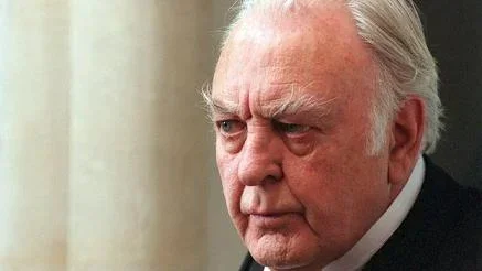 Sir Donald Sinden (1).jpg