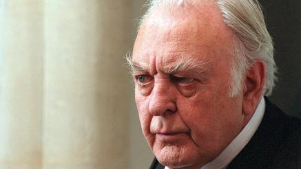 Sir Donald Sinden (1).jpg