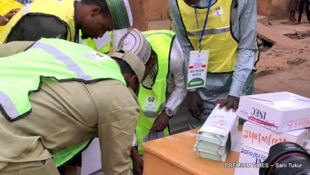 INEC and Ad Hoc officials setting up voting materials.jpg