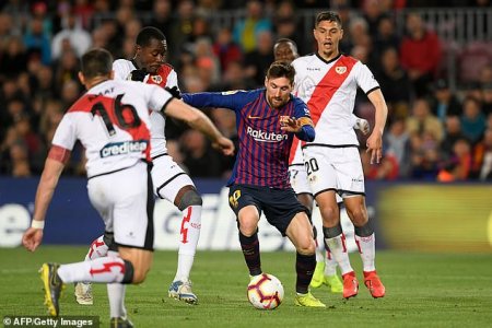 Messi vs Rayo Vallecano.jpg
