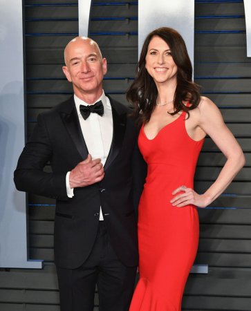 Jeff Bezos and  MacKenzie bezos.jpg